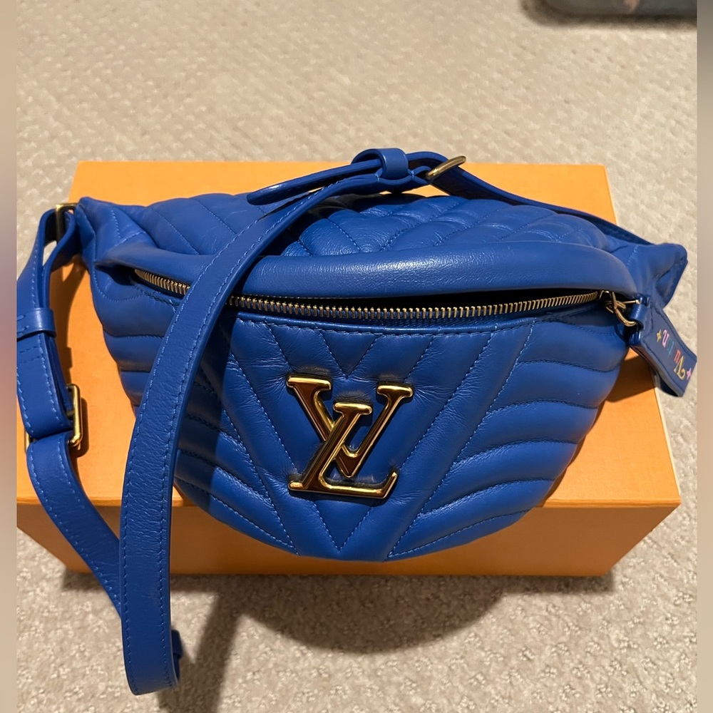 LOUIS VUITTON
New Wave Bumbag